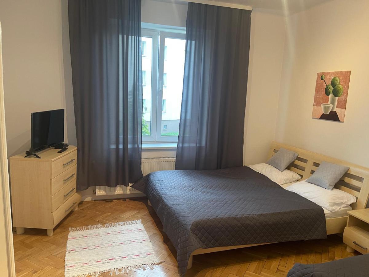 Apartamenty 650 Metrow Od Dworca Przemysl Exterior photo